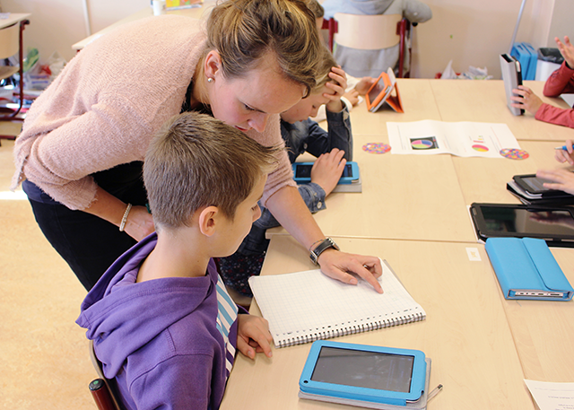 VVD en PvdA: “Zet pas afgestudeerden meteen voor de klas”